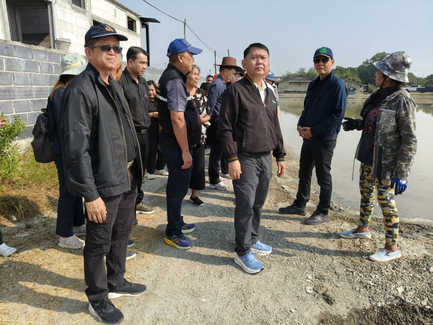 title - ส.ป.ก. ร่วมติดตามรองปลัดกระทรวงเกษตรและสหกรณ์ ลงพื้นที่ตรวจเยี่ยมชุมชน เพื่อรับฟังข้อคิดเห็นเกษตรกรผู้ผลิตเกลือทะเล พื้นที่จังหวัดชลบุรี